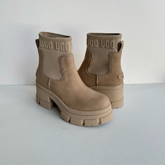 UGG BROOKLYN CHELSEA MUSTARD SEED WATERPROOF PLATFORM BOOTS US 9 - Picture 1 of 6